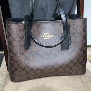 Coach Purse: Signature Avenue Carryall